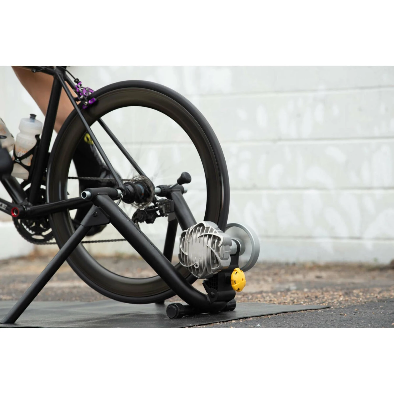 Entrenador Doméstico Con Sensor De Potencia Saris Fluid 2 - Imagen 3